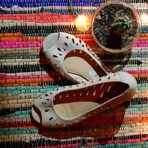 American Eagle flats